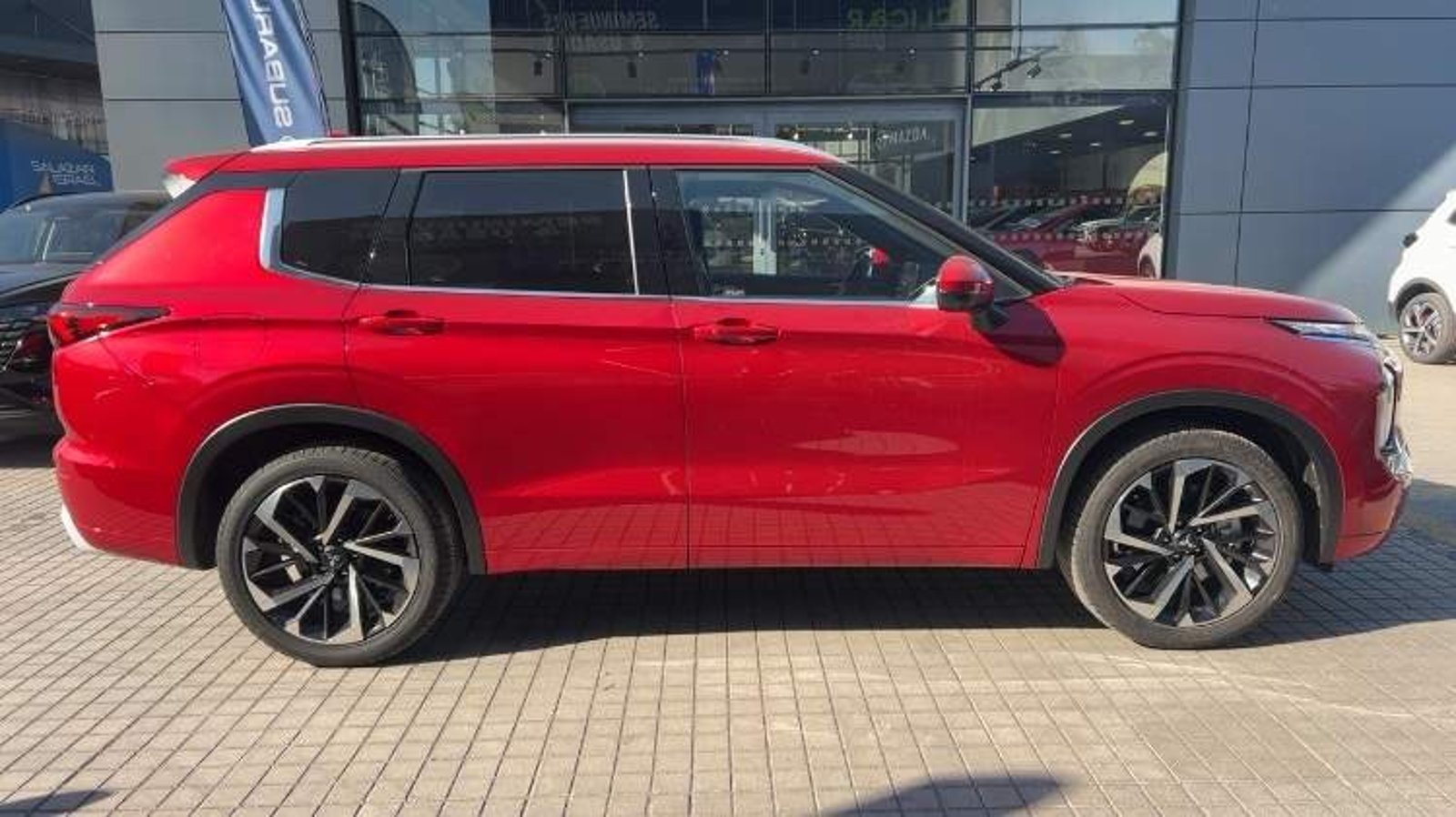 Mitsubishi Outlander 2.5 Gls Limited P 4x4 At 5p 2026 - Foto 3 de 8