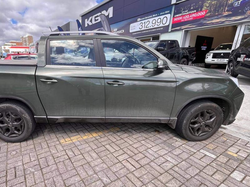 SsangYong Musso 2.2 Td Grand Limited Diesel 4wd Nueva Radio At6 4p 2025 - Imagen 3 de 5