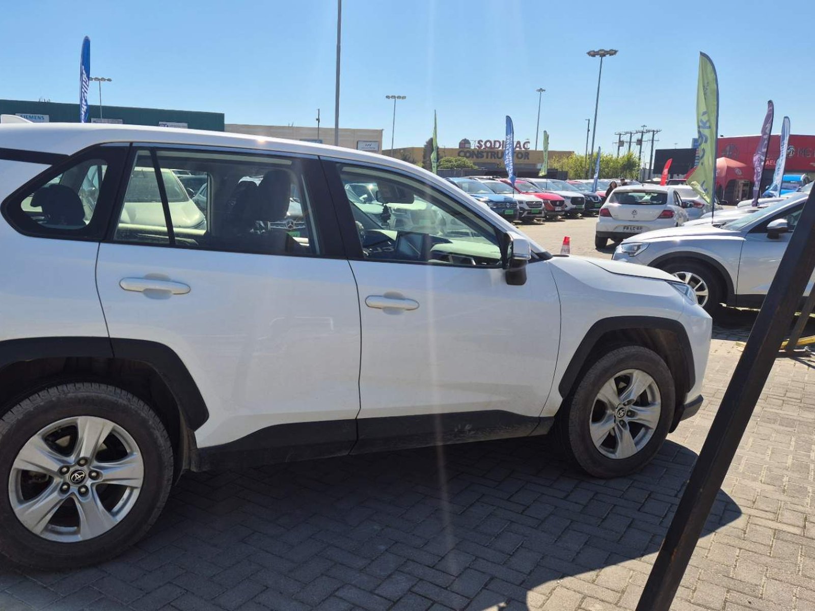 Toyota Rav 4 2.0 Le 4x2 Cvt At 5p 2020 - Foto 3 de 5