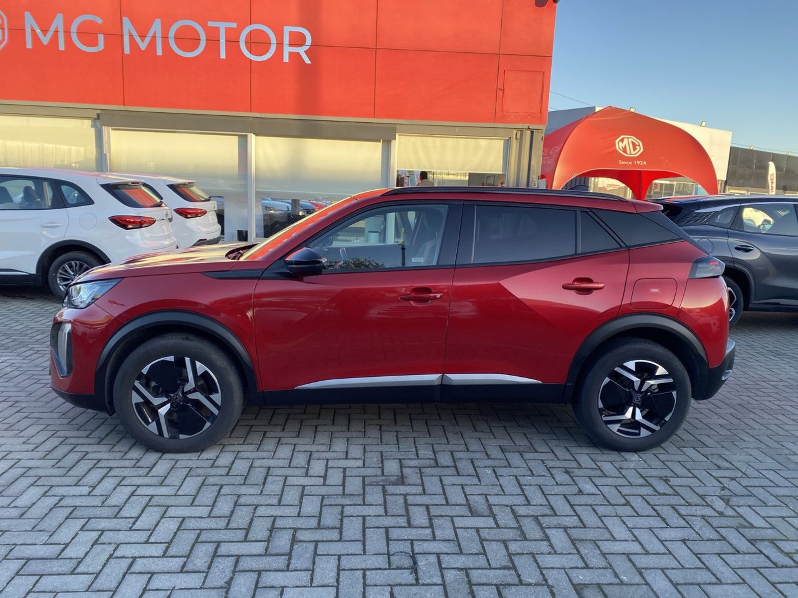 Peugeot 2008 1.5 Allure Pack Bluehdi 130hp Diesel 4x2 Eat8 5p 2024 - Foto 4 de 8