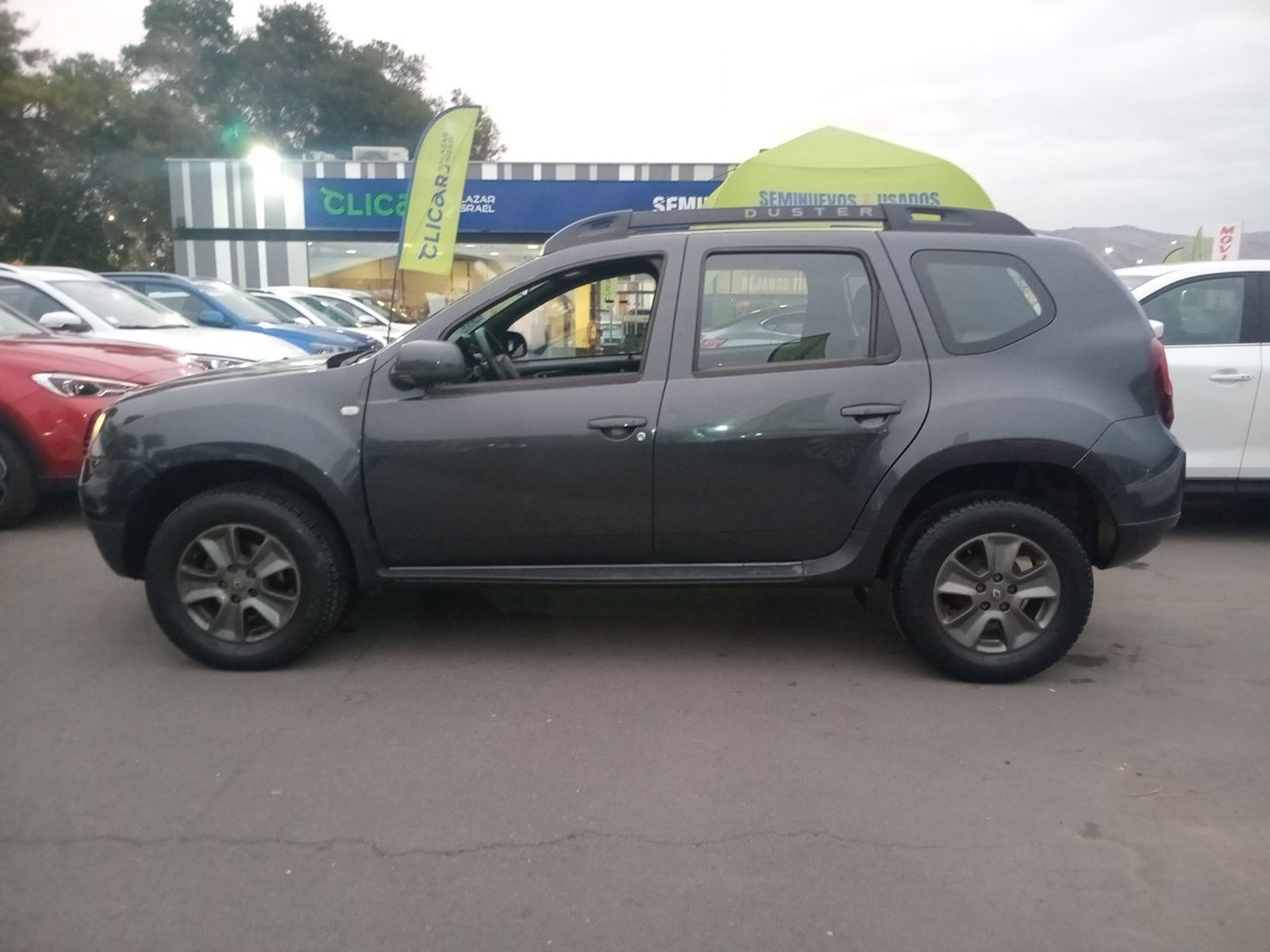 Renault Duster 1.6 Zen 4x2 5mt 5p 2019 - Foto 4 de 8