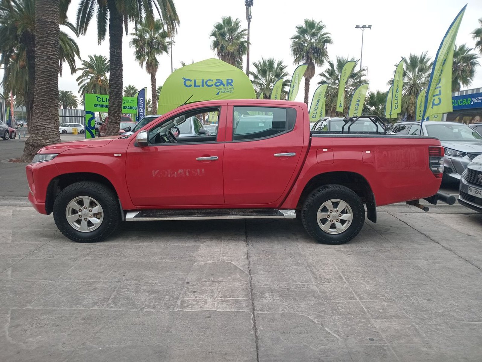 Mitsubishi L200 2.2 Katana Crt Diesel Dob. Cab. 4x4 Mt 4p 2024 - Foto 4 de 8
