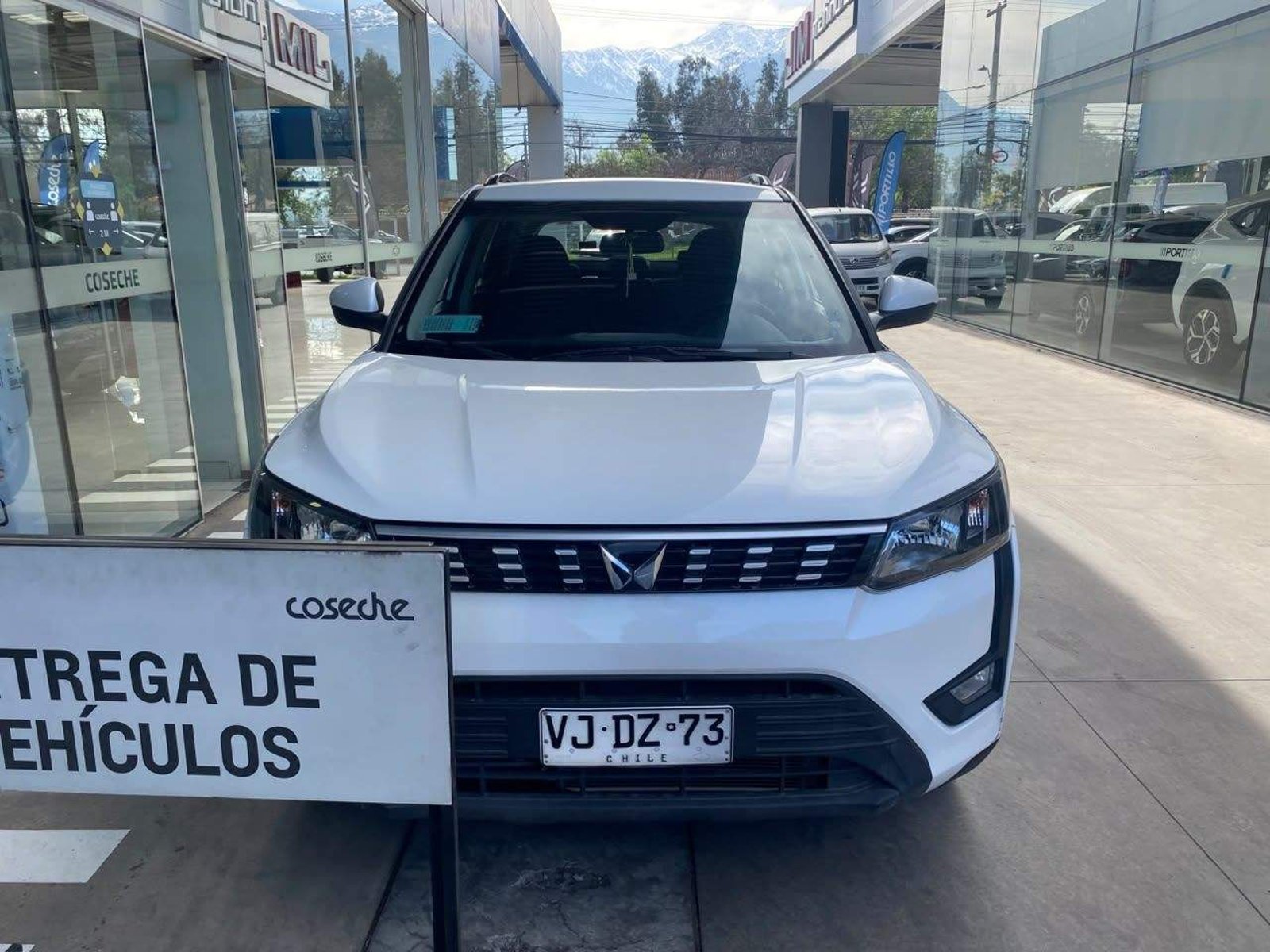 Mahindra Xuv 300 1.2t Comfort 4x2 Mt 5p 2025 - Foto 2 de 5