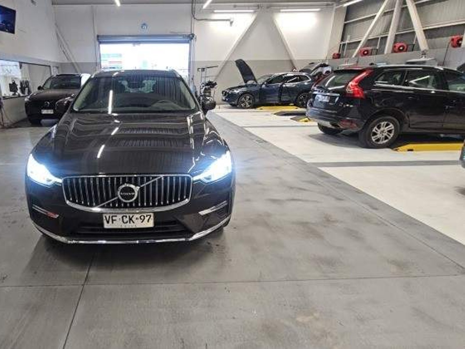 Volvo Xc60 2.0 T8 Recharge Plus Hybrid Awd At 5p 2025 - Foto 2 de 5