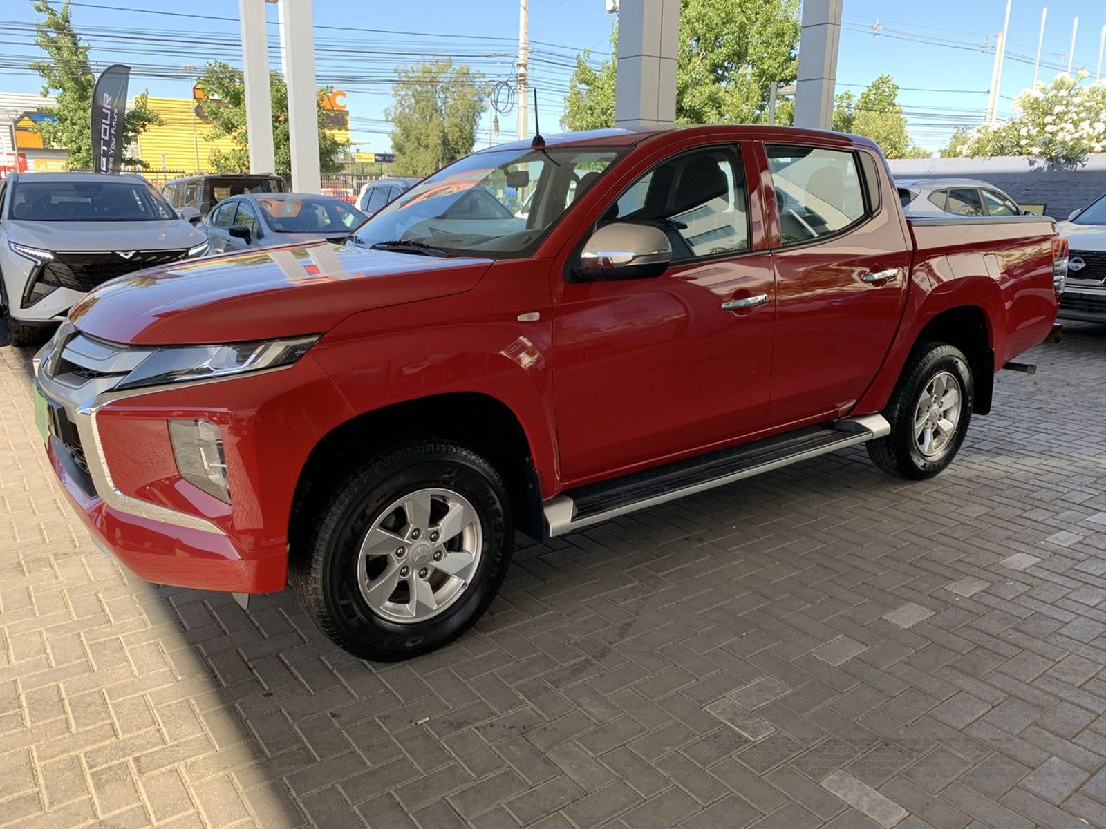 Mitsubishi L200 2.2 Katana Crt Diesel Dob. Cab. 4x4 Mt 4p 2024 - Imagen 3 de 8