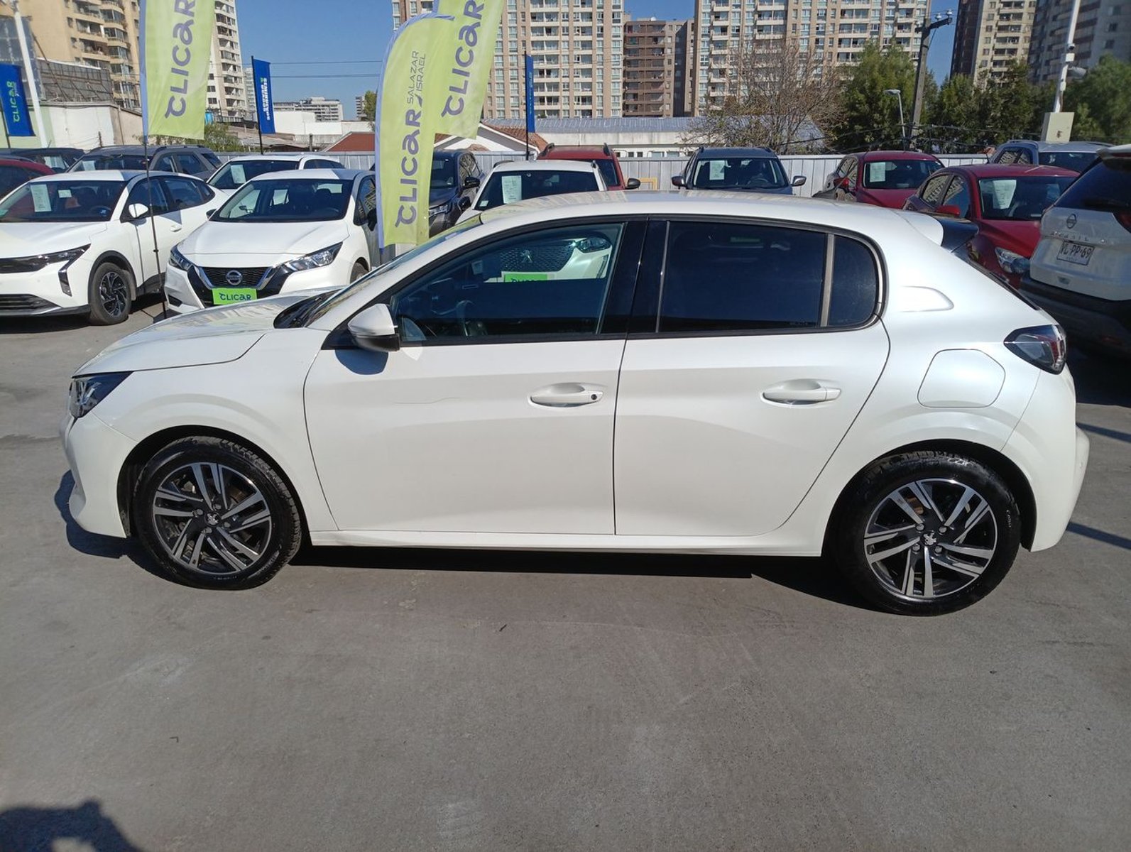 Peugeot 208 1.2 Puretech Allure Pack 4x2 100 Mt 5p 2022 - Foto 4 de 8