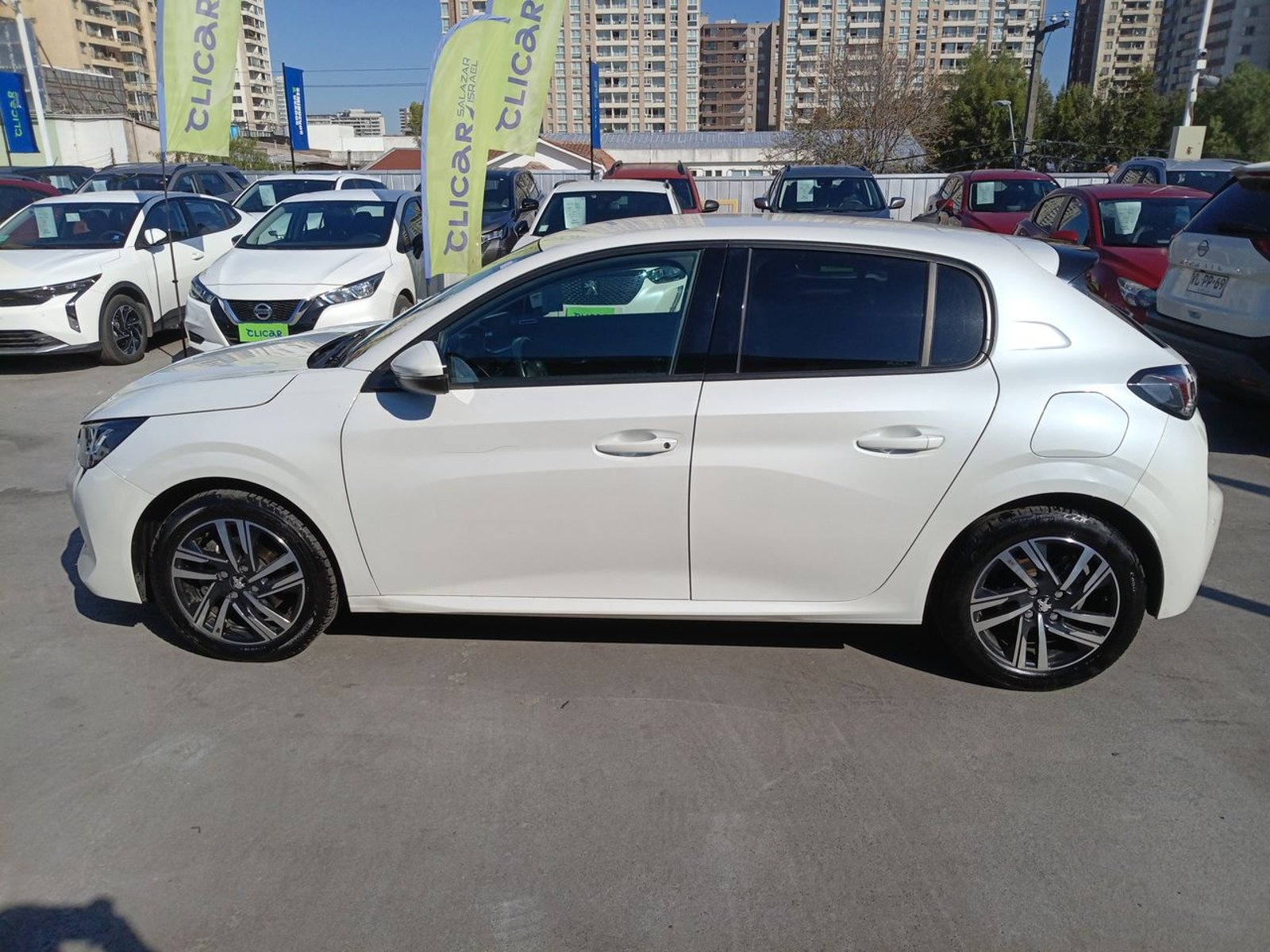 Peugeot 208 1.2 Puretech Allure Pack 4x2 100 Mt 5p 2022 - Foto 4 de 8