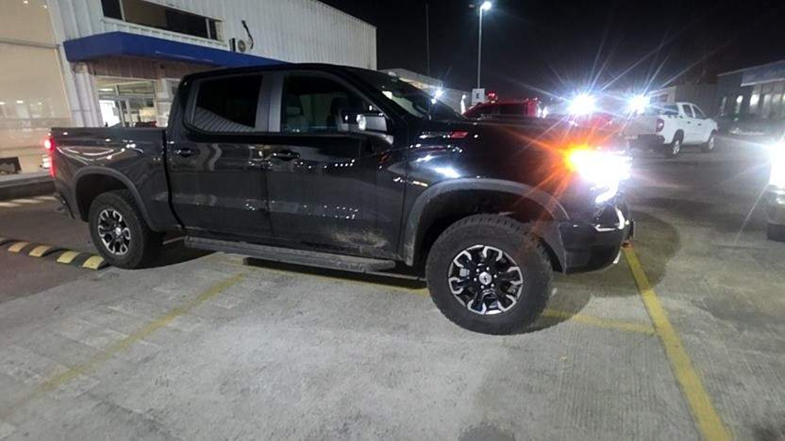 Chevrolet Silverado 6.2 Zr2 R 4x4 At 4p 2025 - Foto 3 de 8
