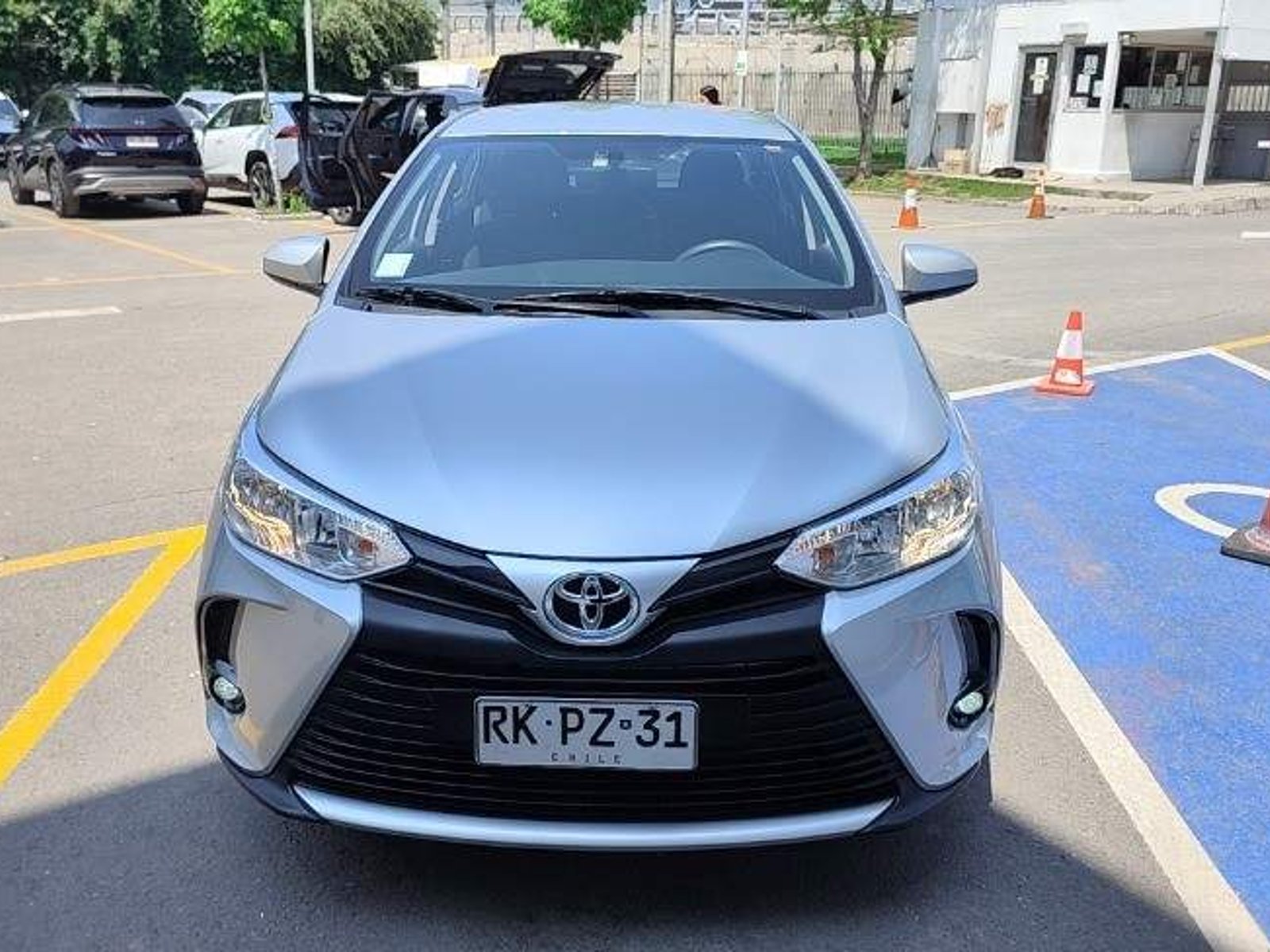 Toyota Yaris Sedan 1.5 Gli E 4x2 At 4p 2022 - Foto 2 de 5