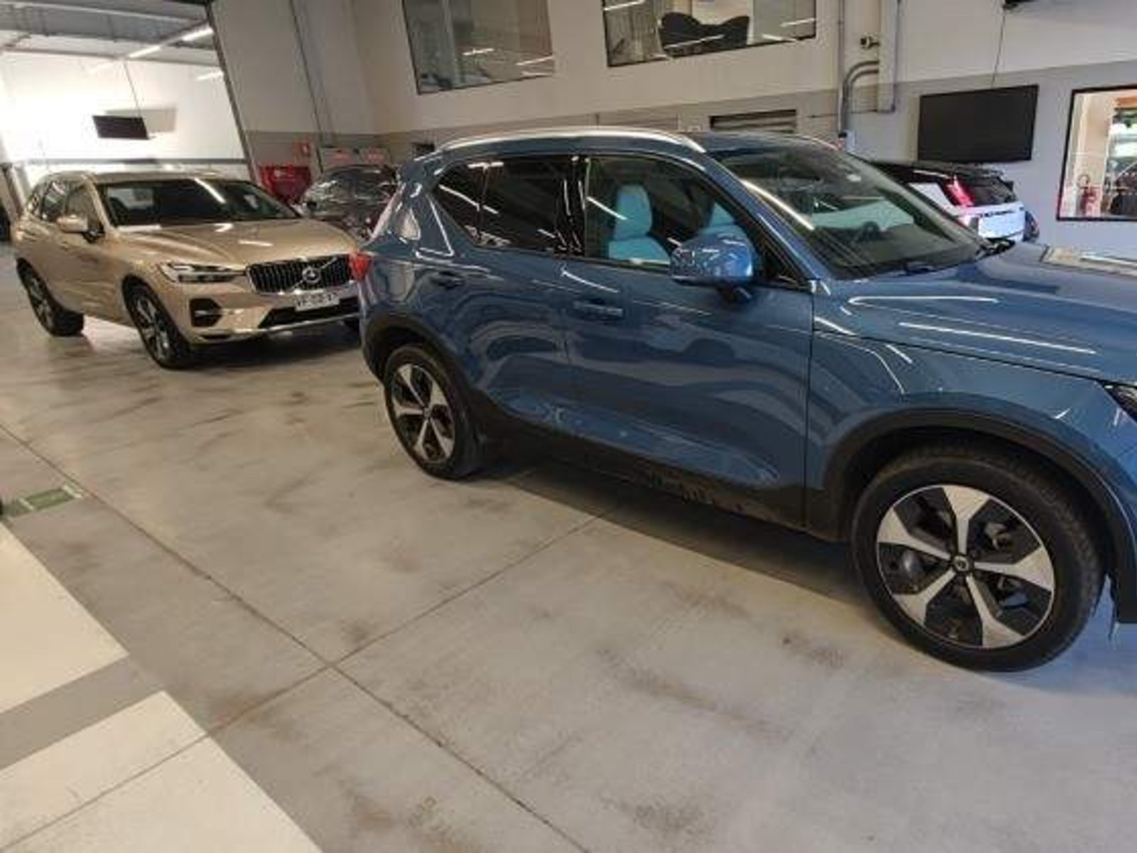 Volvo Xc40 2.0 B4 Plus Hibrido Fwd 4x2 At 5p 2025 - Foto 3 de 5