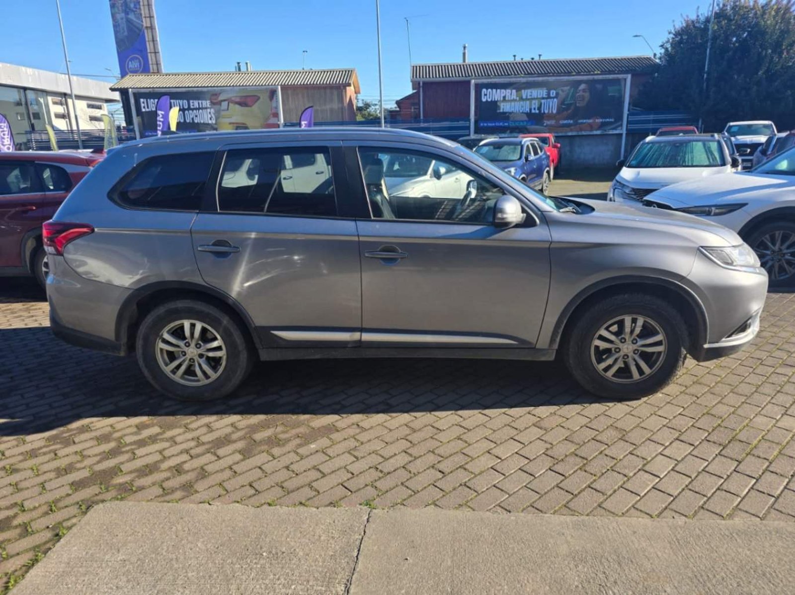 Mitsubishi Outlander 2.0 4x2 At 5p 2021 - Foto 3 de 8