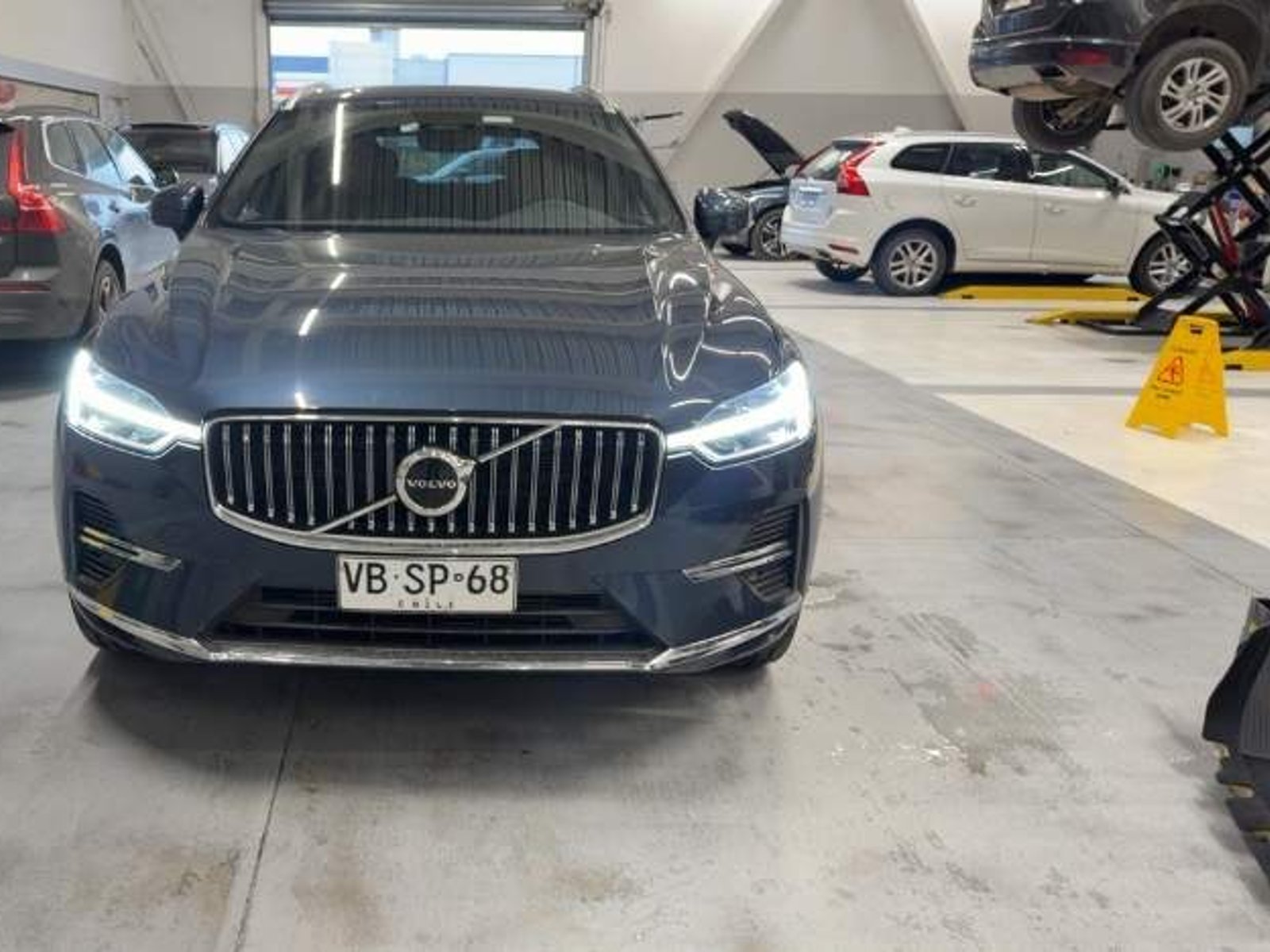 Volvo Xc60 2.0 T8 Recharge Plus Hybrid Awd At 5p 2025 - Foto 2 de 5