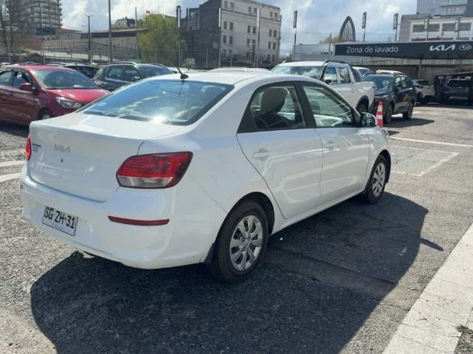 Kia Soluto 1.4 Lx Ac 4x2 Mt 4p 2023 - Foto 4 de 5