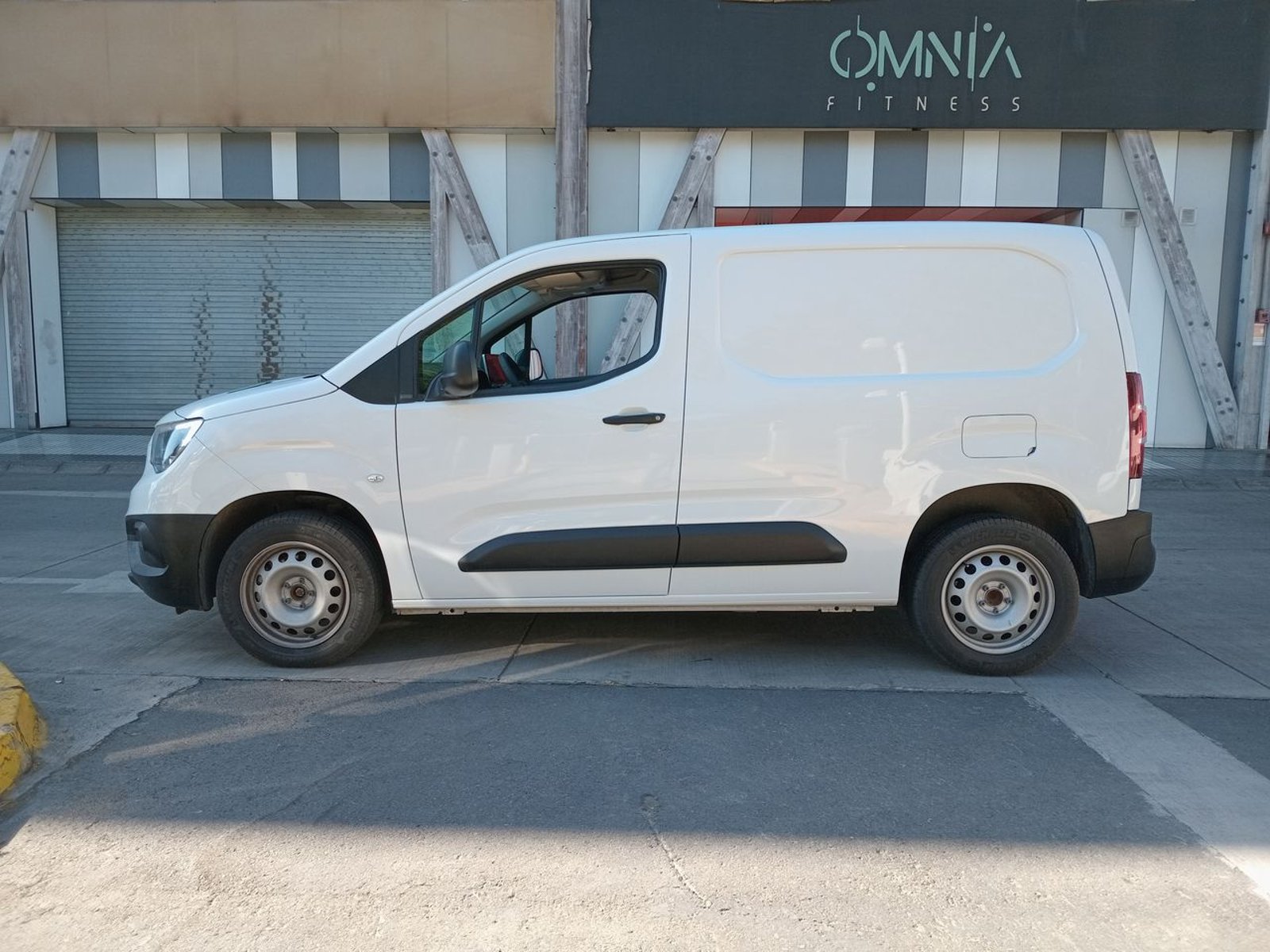 Opel Combo 1.5t Mca Diesel 4x2 Mt 5p 2025 - Foto 4 de 8