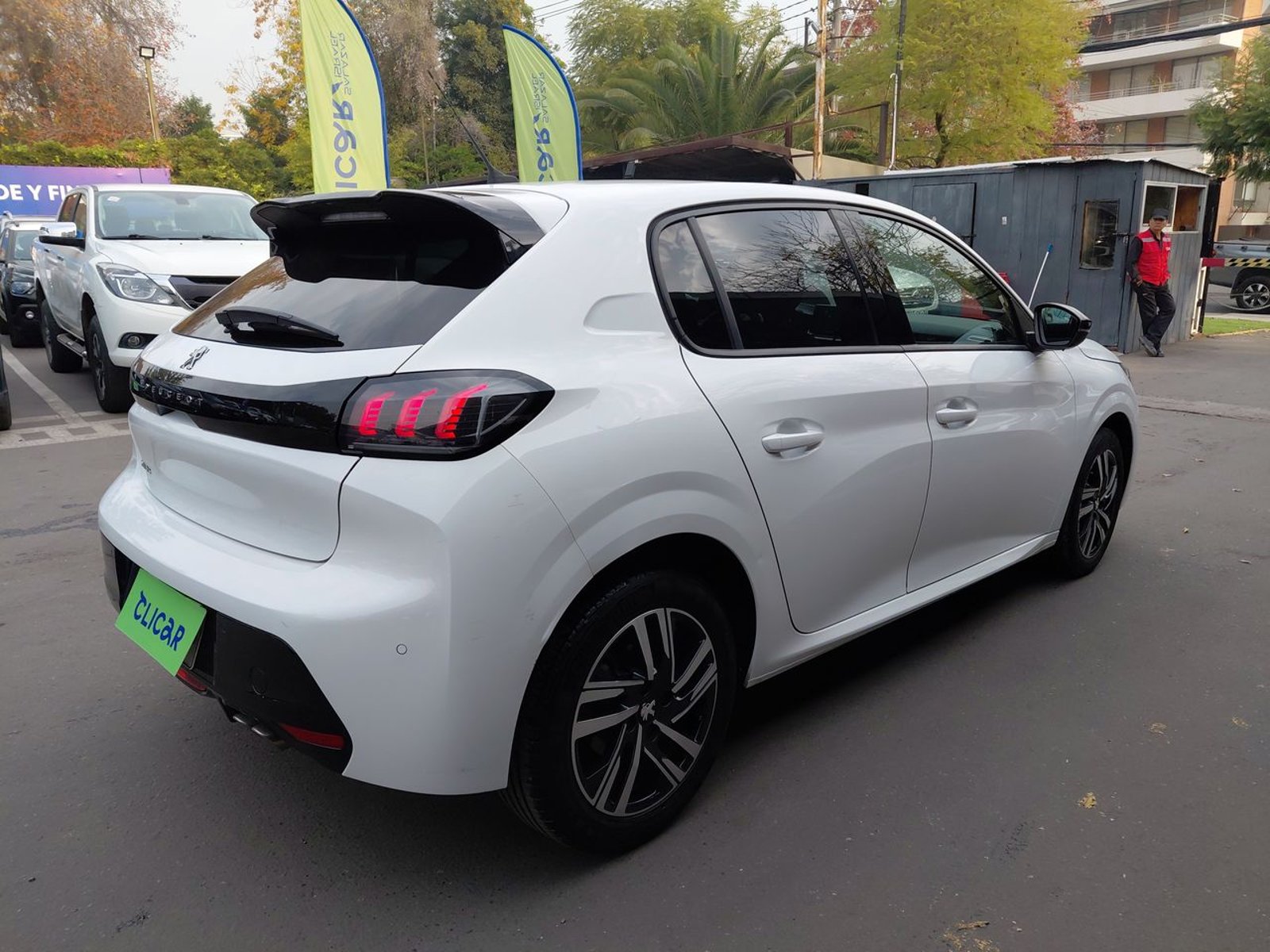 Peugeot 208 1.2 Puretech Allure Pack 130 4x2 Eat8 5p 2023 - Imagen 7 de 8