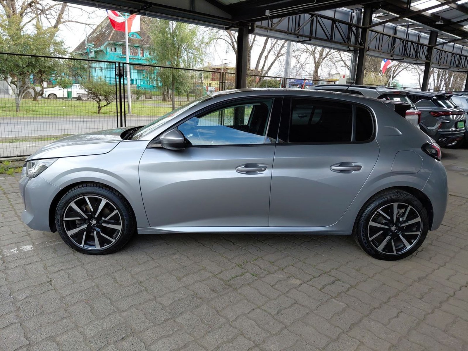 Peugeot 208 1.2 Gt Puretech 4x2 130 Eat8 5p 2021 - Imagen 4 de 8