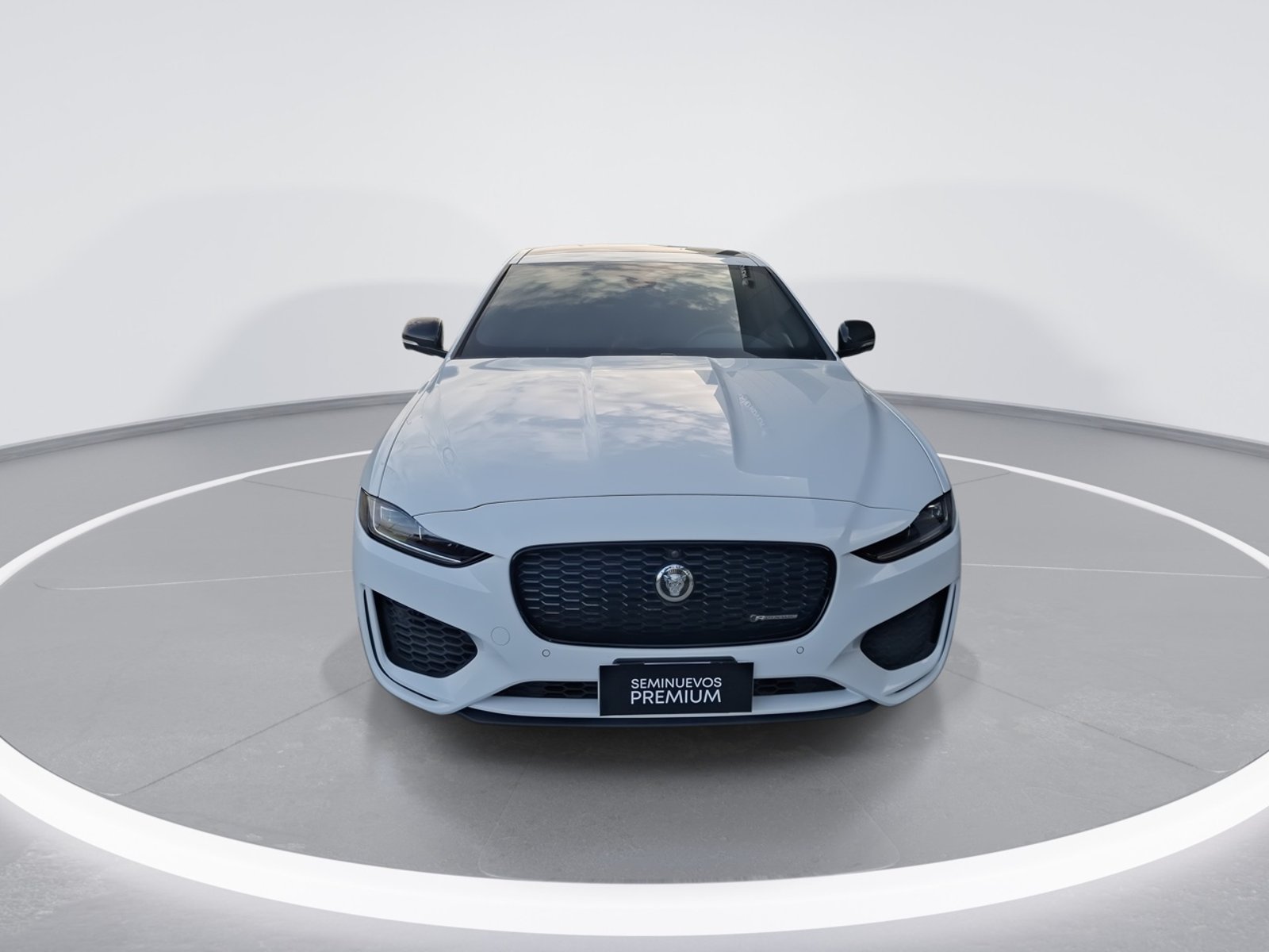 Jaguar Xe 2.0 R Dynamic 4x2 At 2025 - Foto 2 de 8