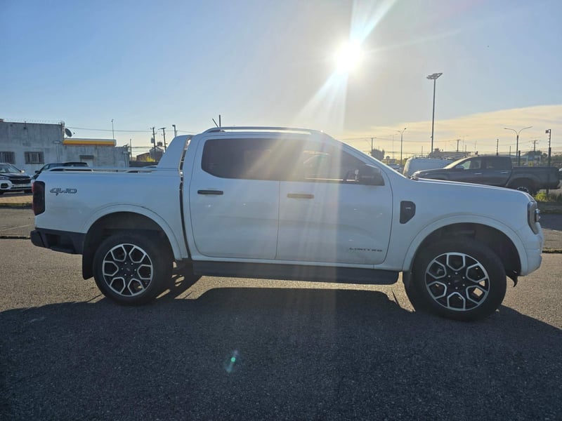Ford Ranger 3.0 Ltd Diesel 4x4 Dob. Cab. At 4p 2025 - Imagen 3 de 5