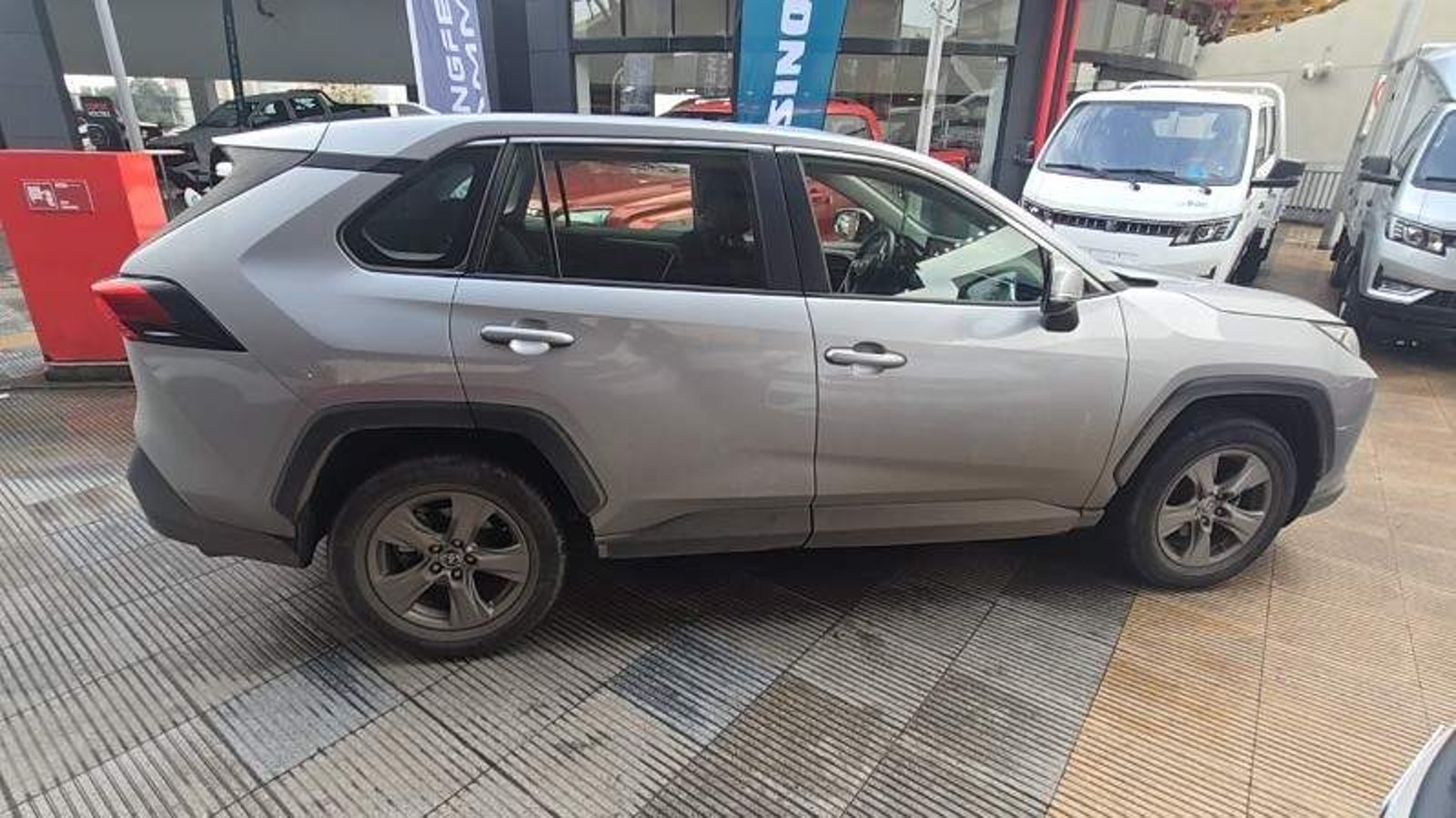 Toyota Rav 4 2.0 Le 4x2 Mt 5p 2024 - Imagen 3 de 5