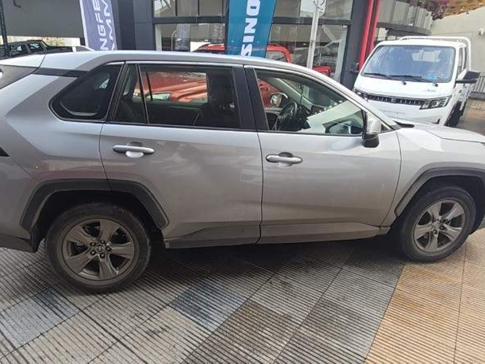 Toyota Rav 4 2.0 Le 4x2 Mt 5p 2024 - Foto 3 de 5