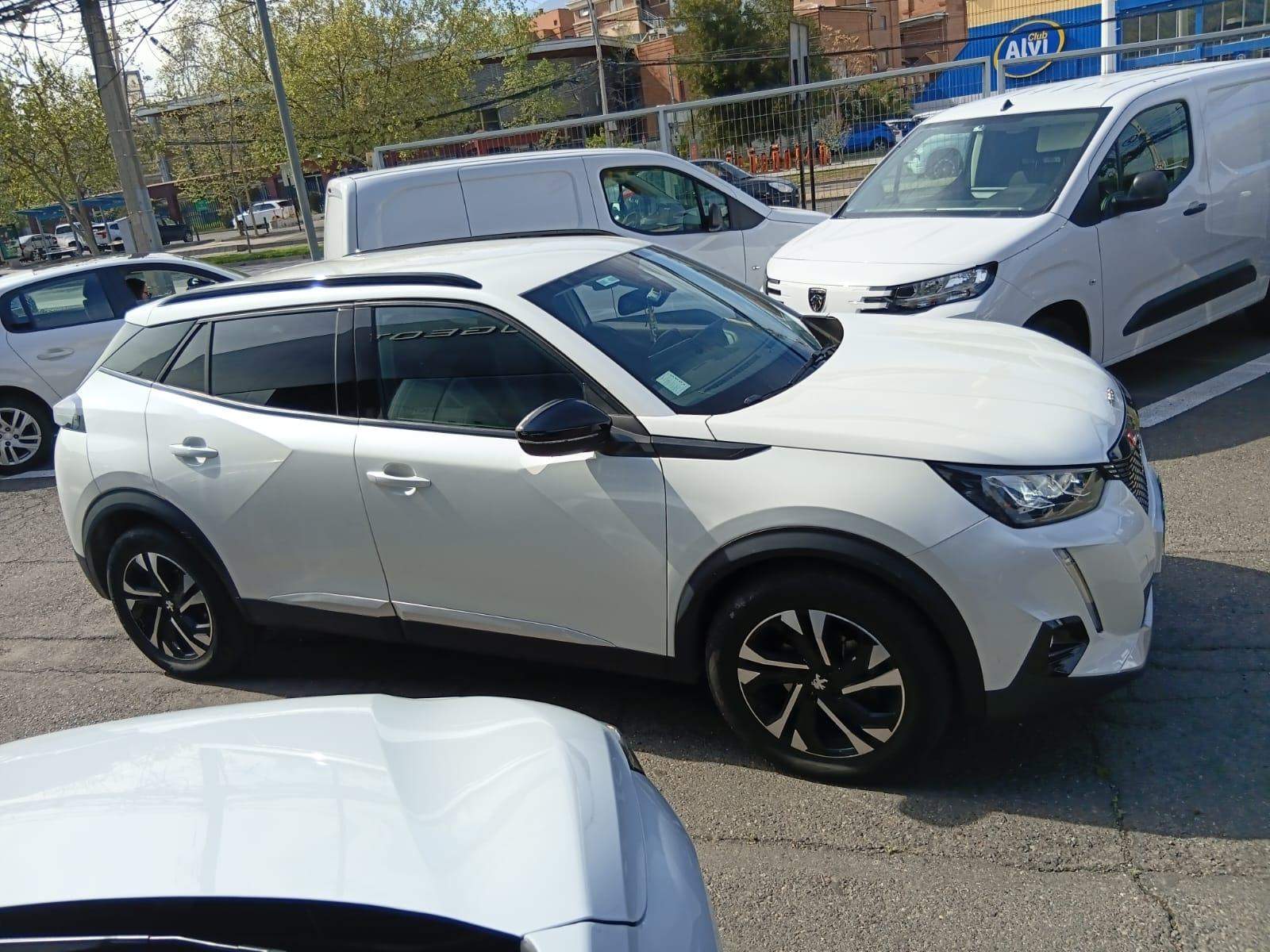 Peugeot 2008 1.2 Allure Puretech 130 4x2 At 5p 2022 - Foto 3 de 5