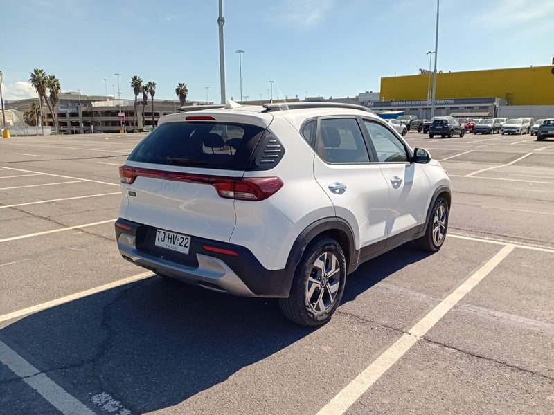 Kia Sonet 1.5 Ex Full 4x2 6mt 5p 2024 - Imagen 4 de 5