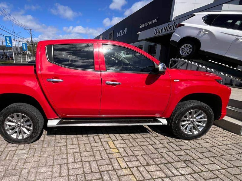 Mitsubishi L200 2.4 Katana Crt Diesel Dob. Cab. 4x4 Euro6 Mt 4p 2024 - Imagen 3 de 5