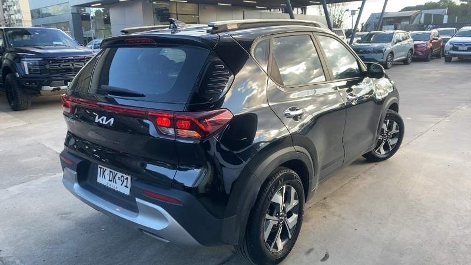 Kia Sonet 1.5 Ex Full 4x2 Ri 6mt 5p 2024 - Imagen 4 de 5