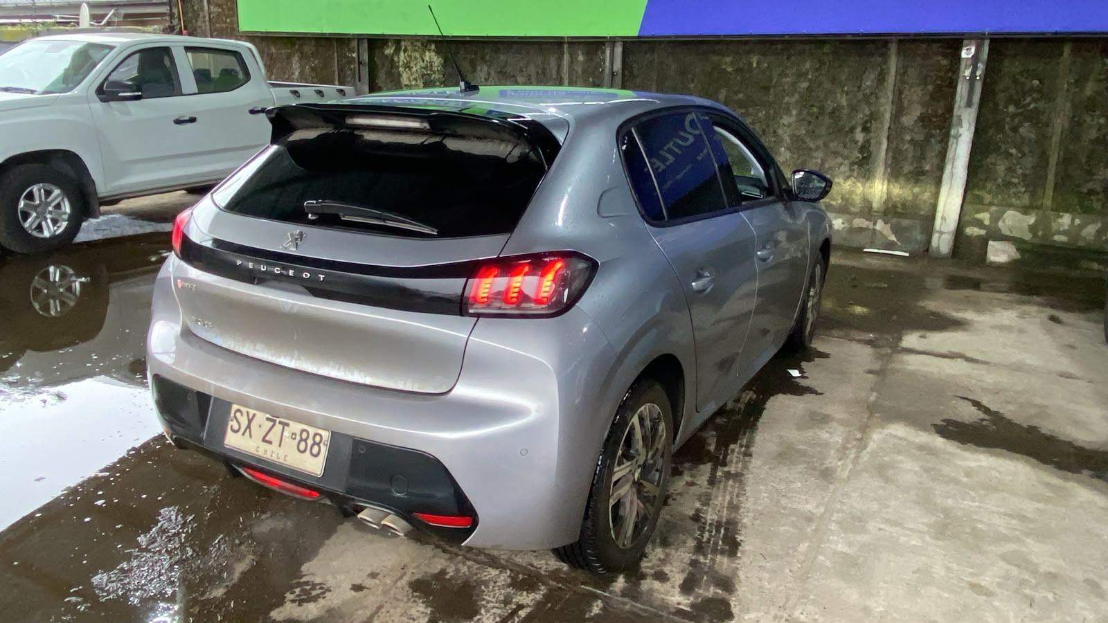 Peugeot 208 1.2 Puretech Allure Pack 130 4x2 Eat8 5p 2023 - Imagen 3 de 4