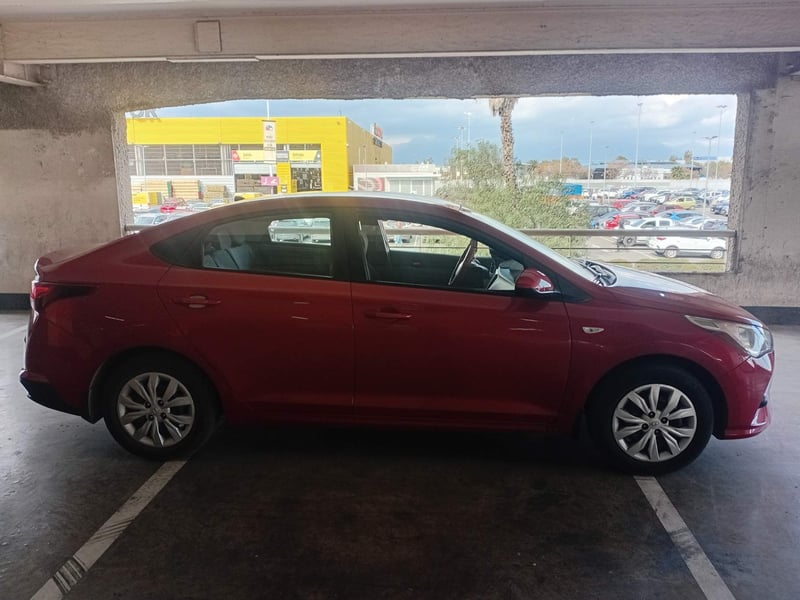 Hyundai Accent 1.4 Hci Plus 4x2 Mt 4p 2022 - Imagen 3 de 5