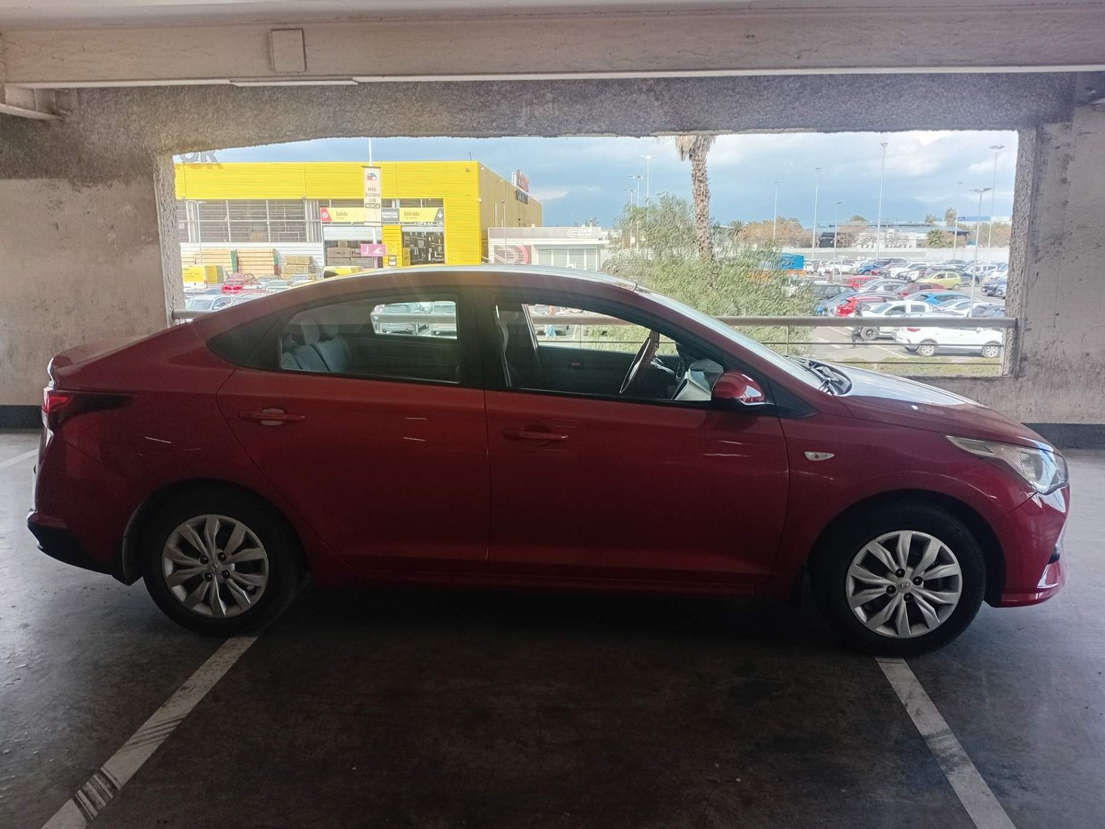 Hyundai Accent 1.4 Hci Plus 4x2 Mt 4p 2022 - Foto 3 de 5