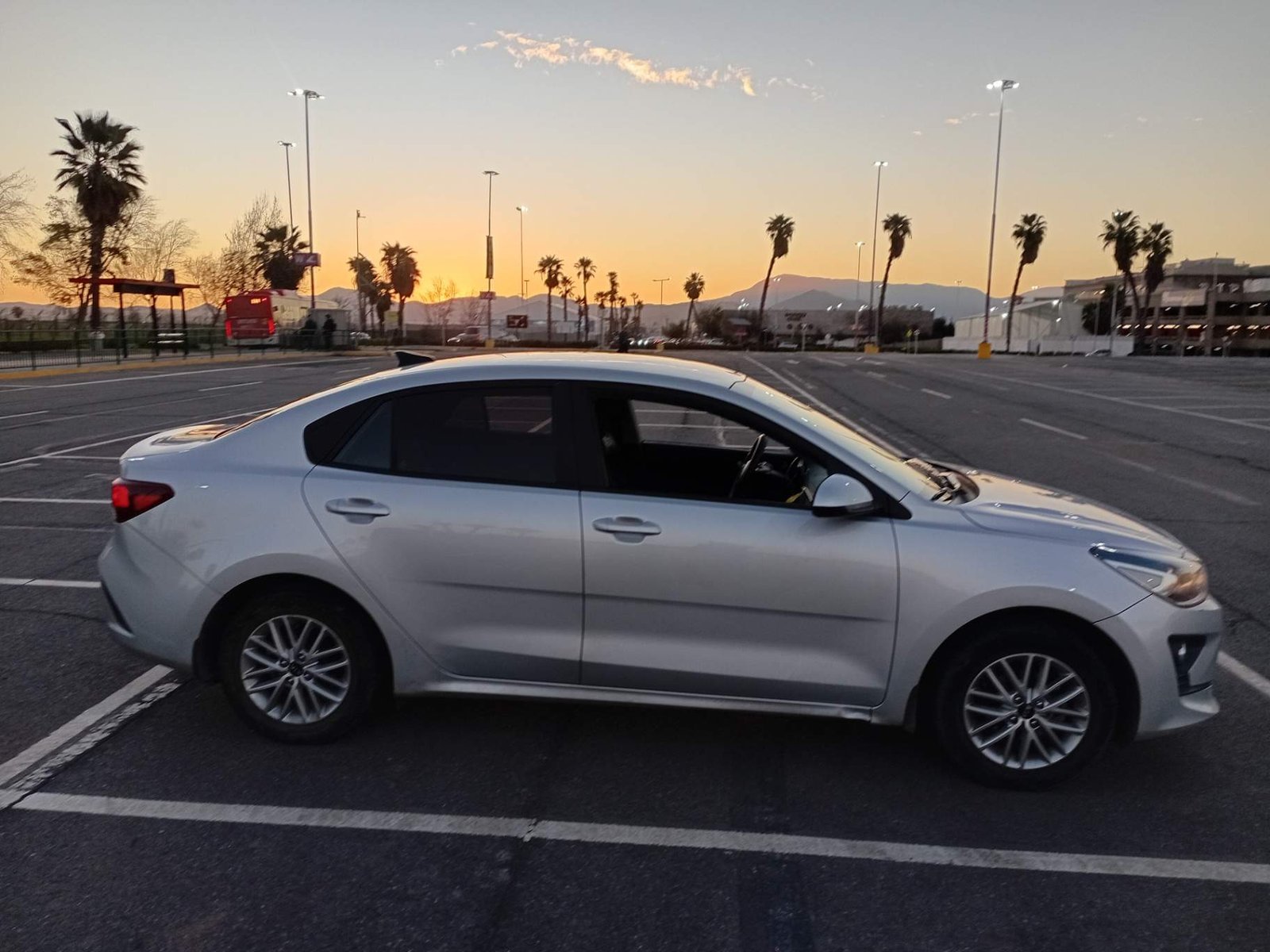 Kia Rio4 1.4 Lx 4x2 Ac Dab 6mt 4p 2023 - Foto 3 de 5