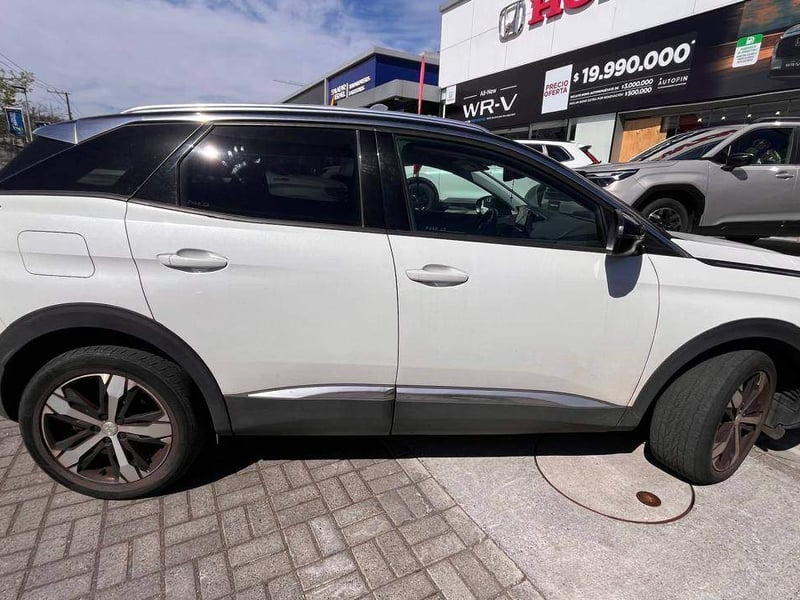 Peugeot 3008 1.6 Allure Thp 4x2 165 Eat6 5p 2021 - Imagen 3 de 5