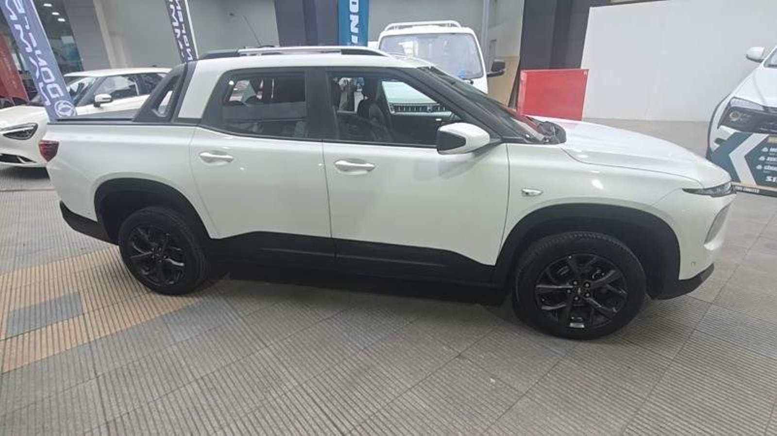 Chevrolet Montana 1.2t Premier S 4x2 Mt 4p 2024 - Imagen 3 de 5