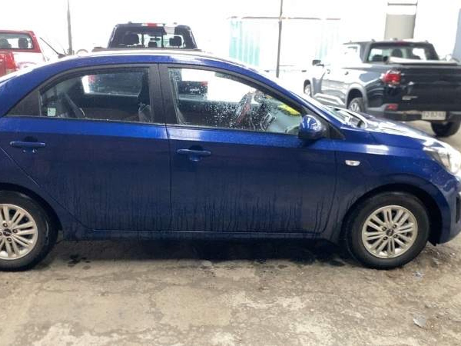 Kia Soluto 1.4 Lx 4x2 E6 Mt 4p 2025 - Foto 3 de 5