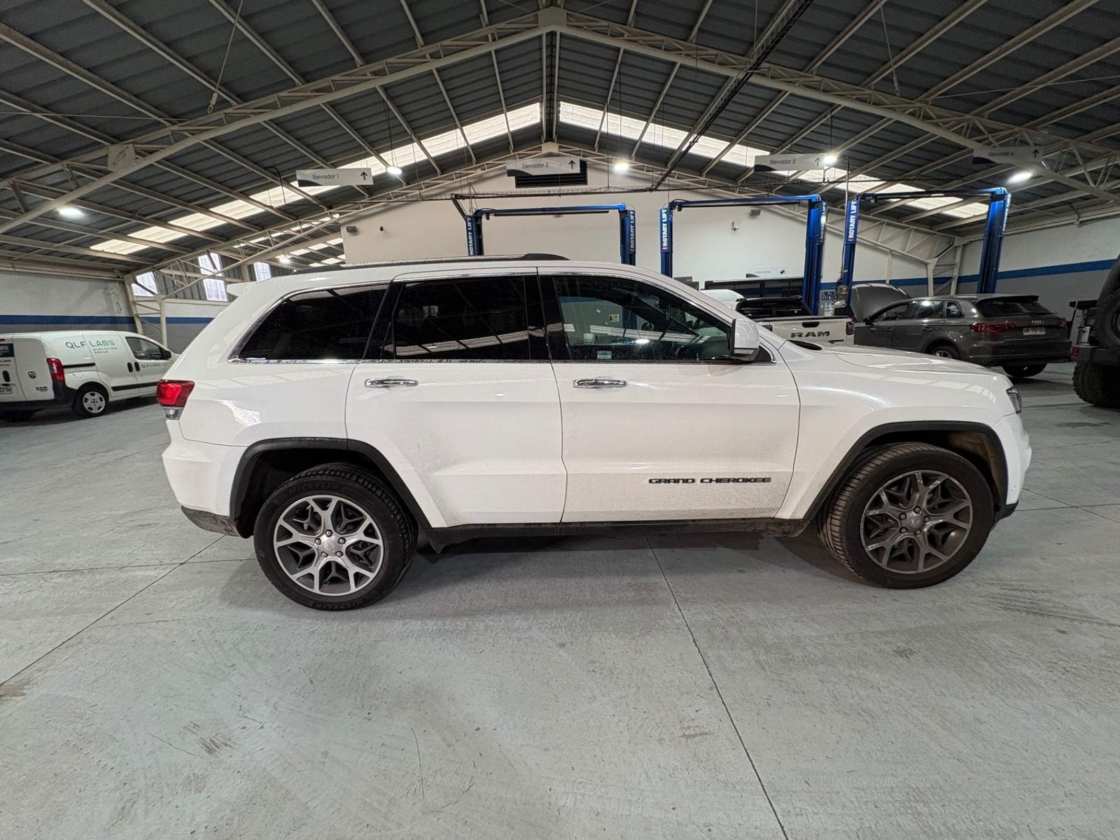 Jeep Grand Cherokee 3.6 Limited Lx 4wd At 5p 2021 - Foto 3 de 8