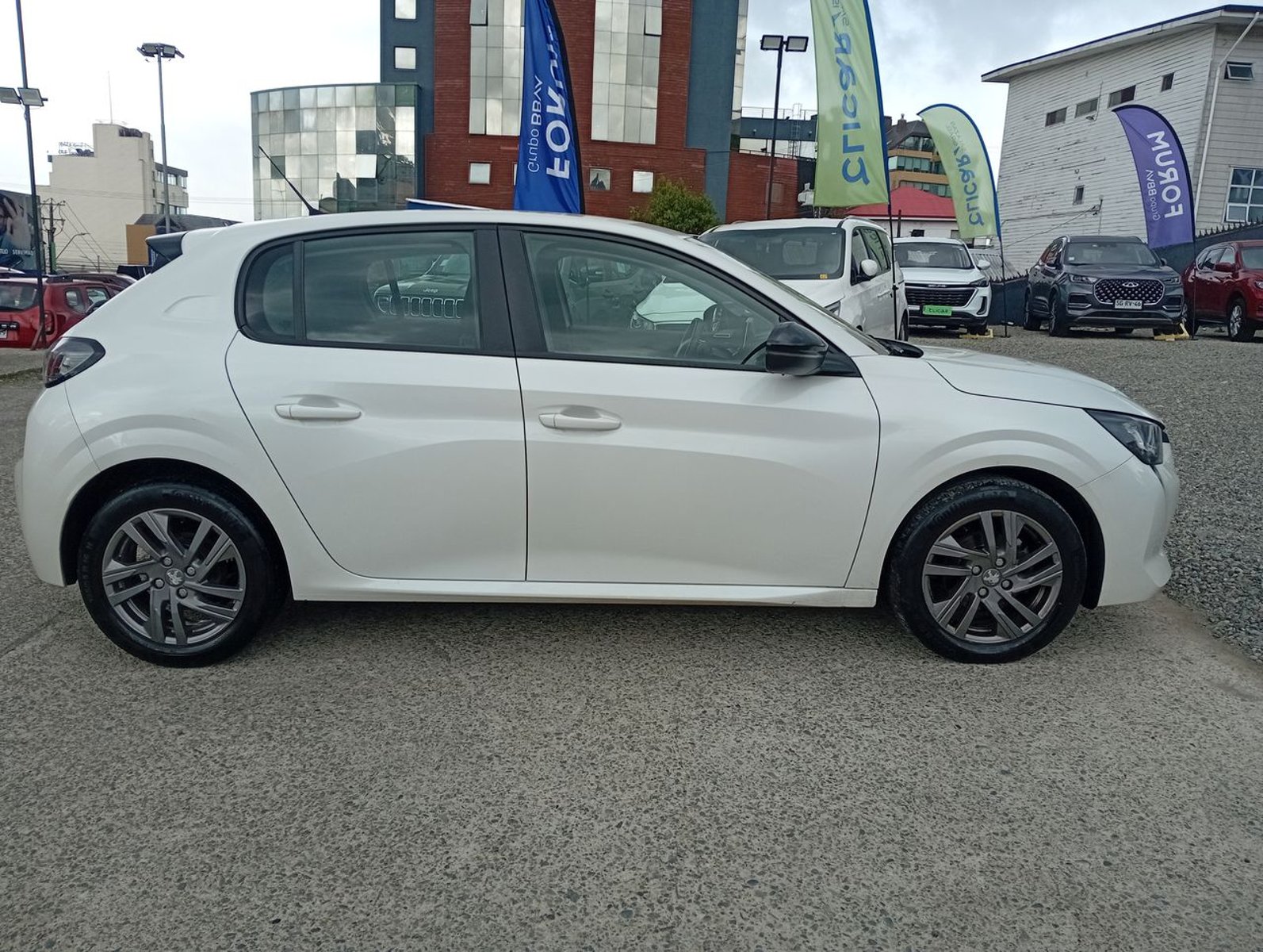Peugeot 208 1.2 Puretech Active Pack 4x2 75 Mt 5p 2022 - Imagen 8 de 8