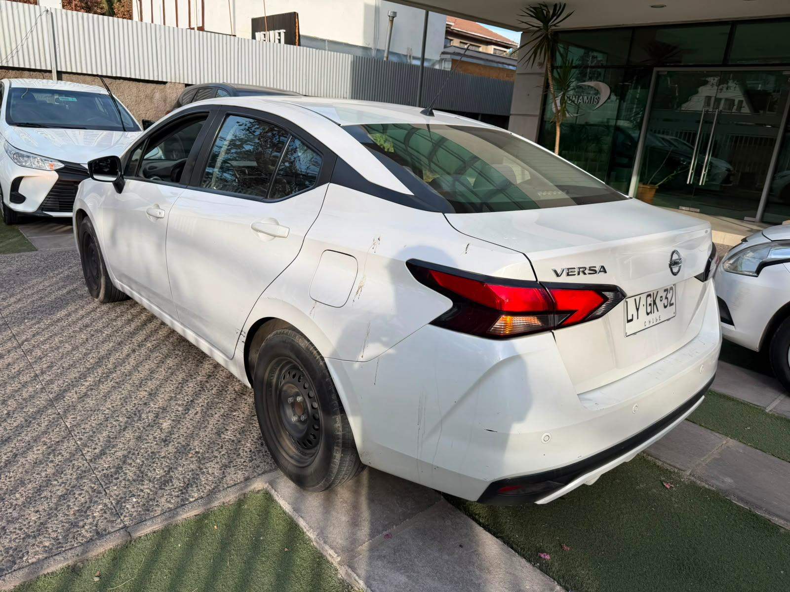 Nissan Versa 1.6 Sense 4x2 Mt 4p 2020 - Imagen 7 de 8