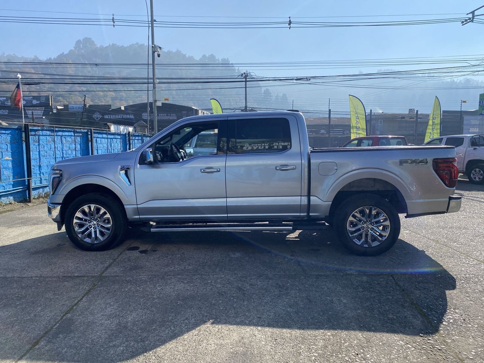 Ford F-150 5.0 Lariat Luxury Cc Dob. Cab. 4x4 At 4p 2025 - Foto 4 de 8