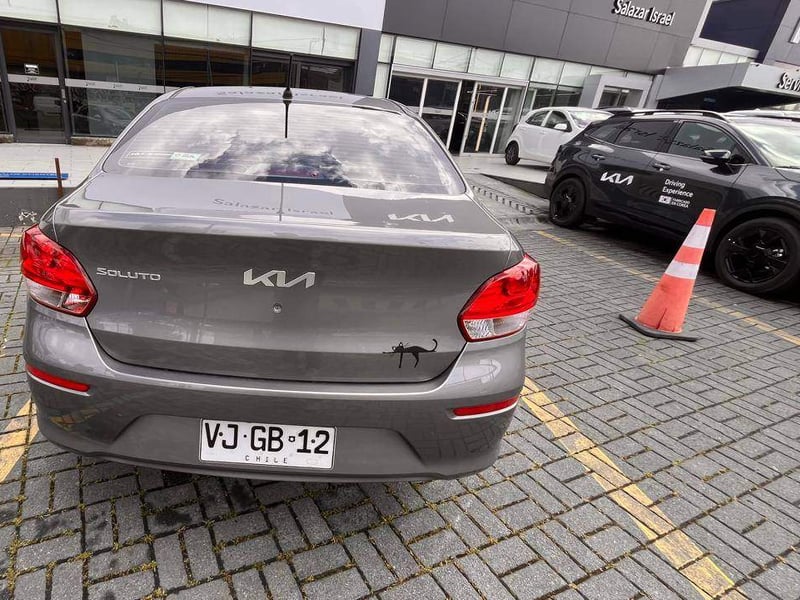 Kia Soluto 1.4 Lx 4x2 E6 Mt 4p 2025 - Imagen 4 de 5