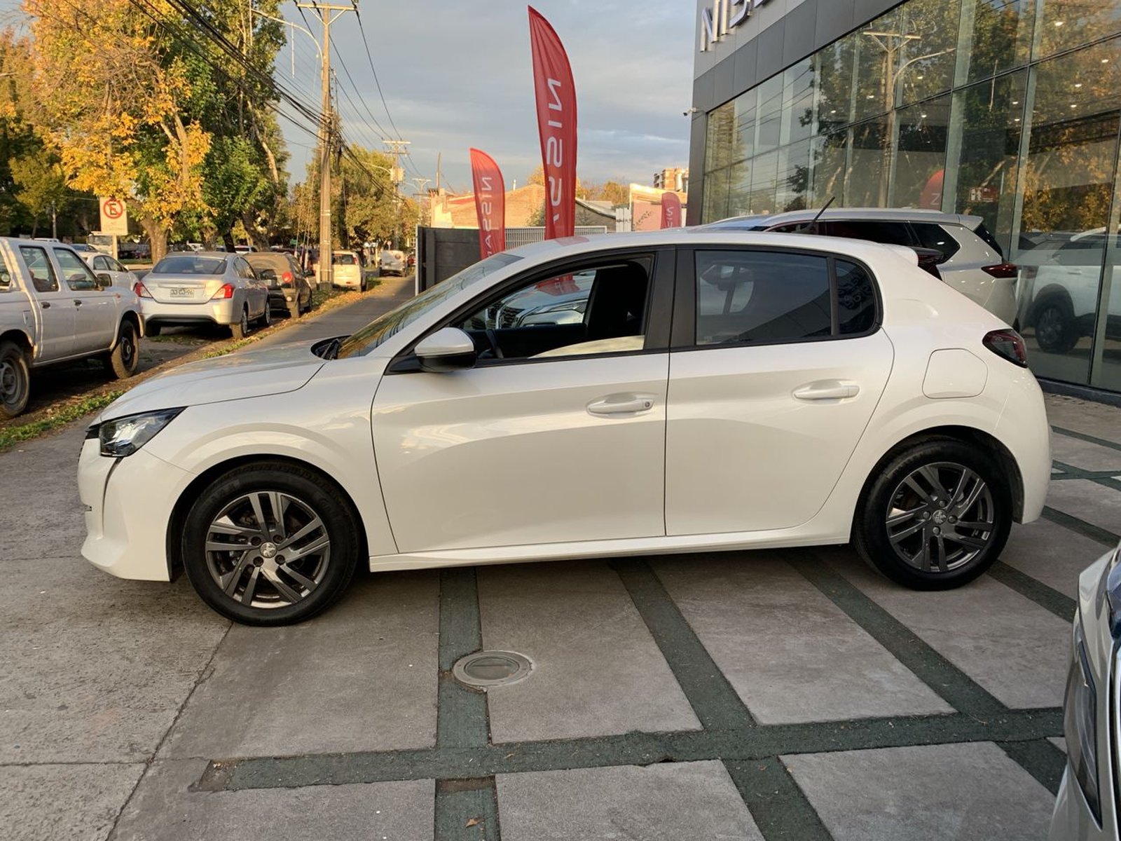 Peugeot 208 1.2 Puretech Active Pack 75 Mt 5p 2022 - Foto 4 de 8