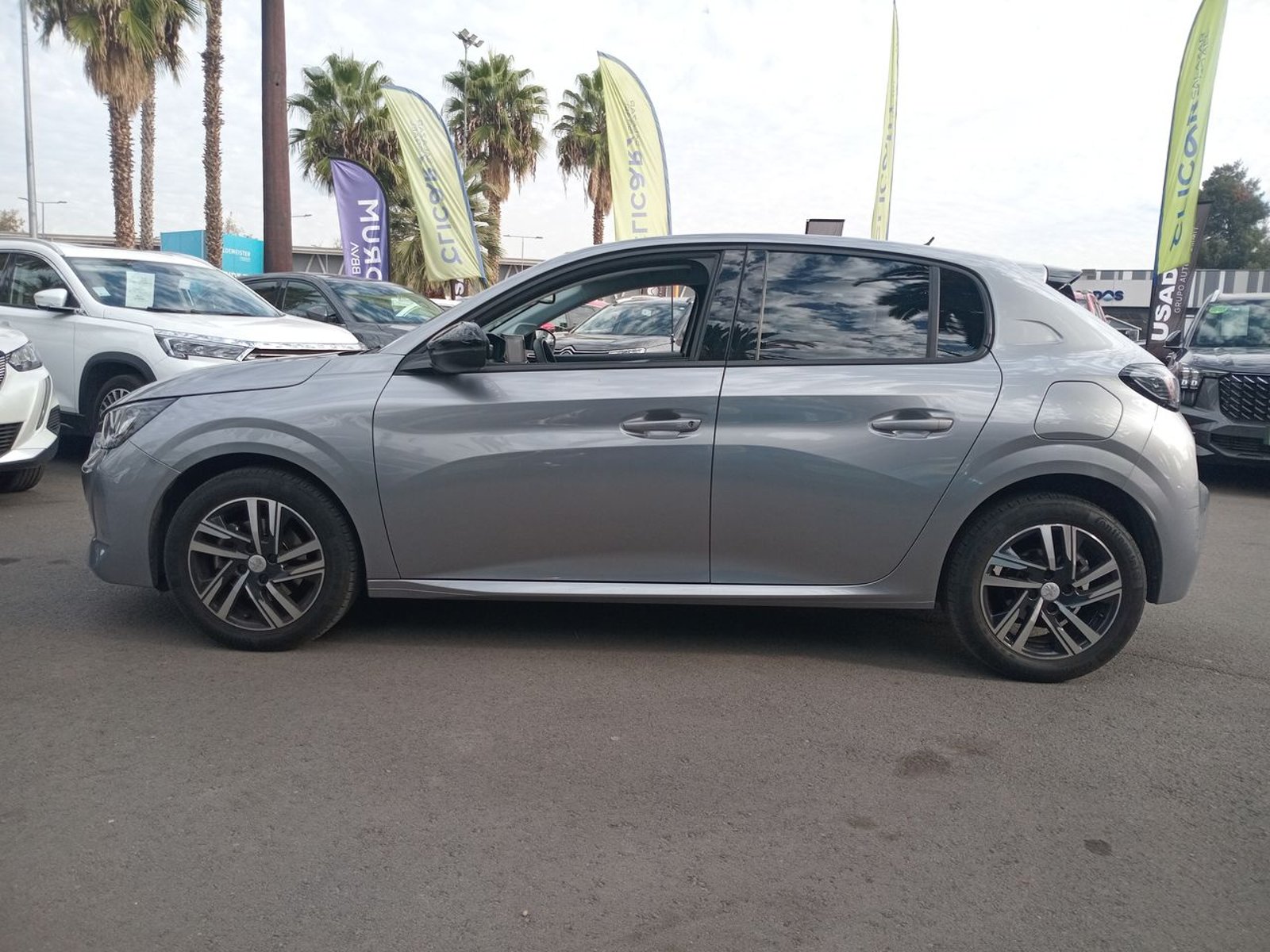 Peugeot 208 1.2 Puretech Allure Pack 100 4x2 Mt 5p 2023 - Foto 4 de 8