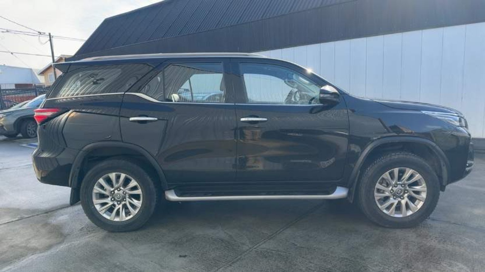 Toyota Fortunner 2.7 Srx 4x2 At 5p 2022 - Imagen 3 de 5