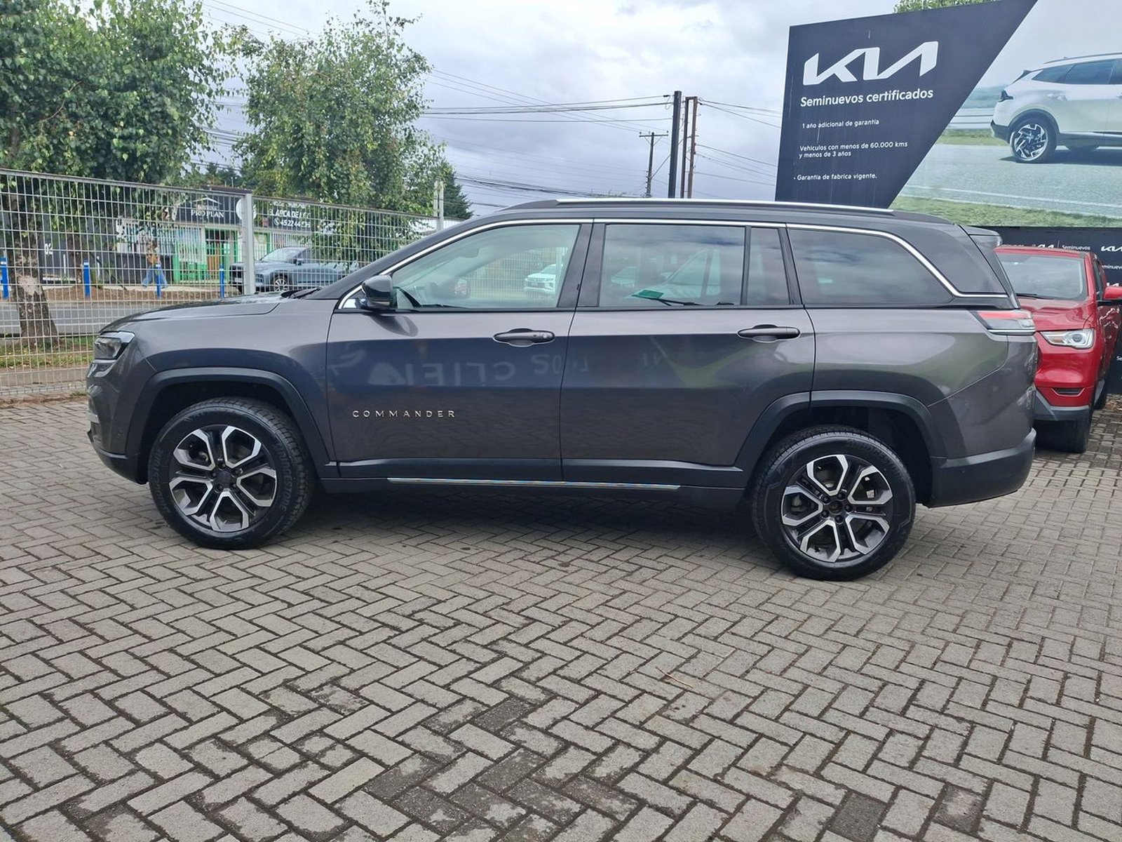 Jeep Commander 2.0t Limited Td380 Dies 4x4 9at 5p 2025 - Foto 4 de 8