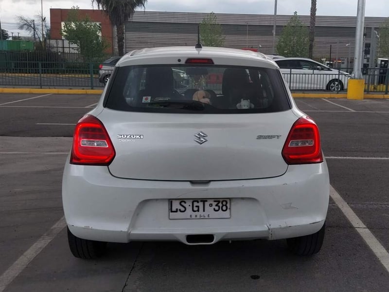 Suzuki Swift 1.2 Gls 4x2 Ac Mt 5p 2019 - Imagen 5 de 5