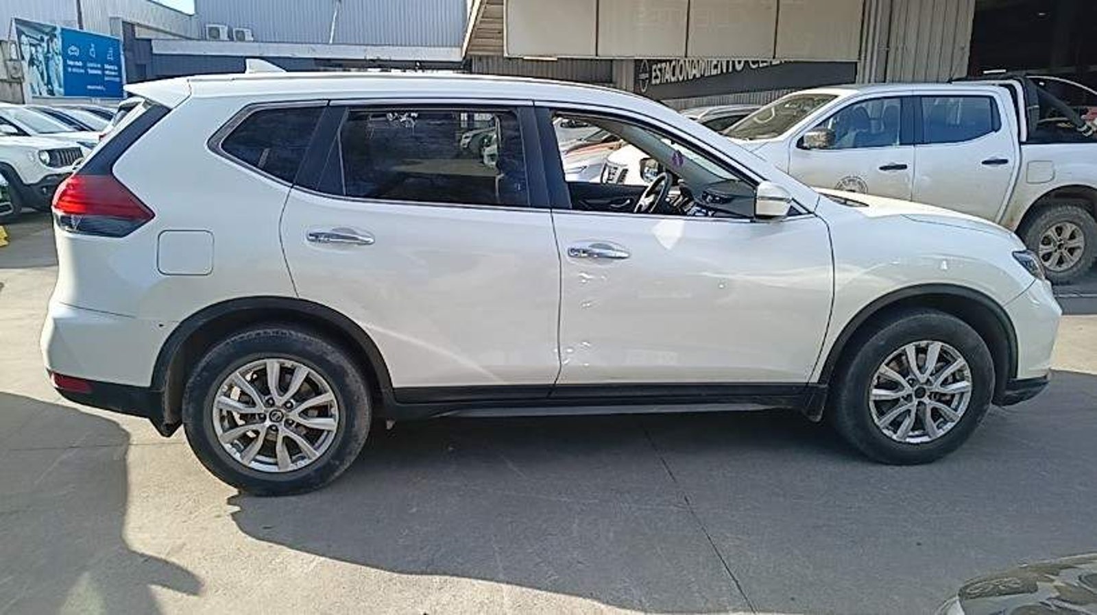Nissan X-trail 2.5 Sense Mc 4x2 3row Cvt At 5p 2021 - Imagen 3 de 5
