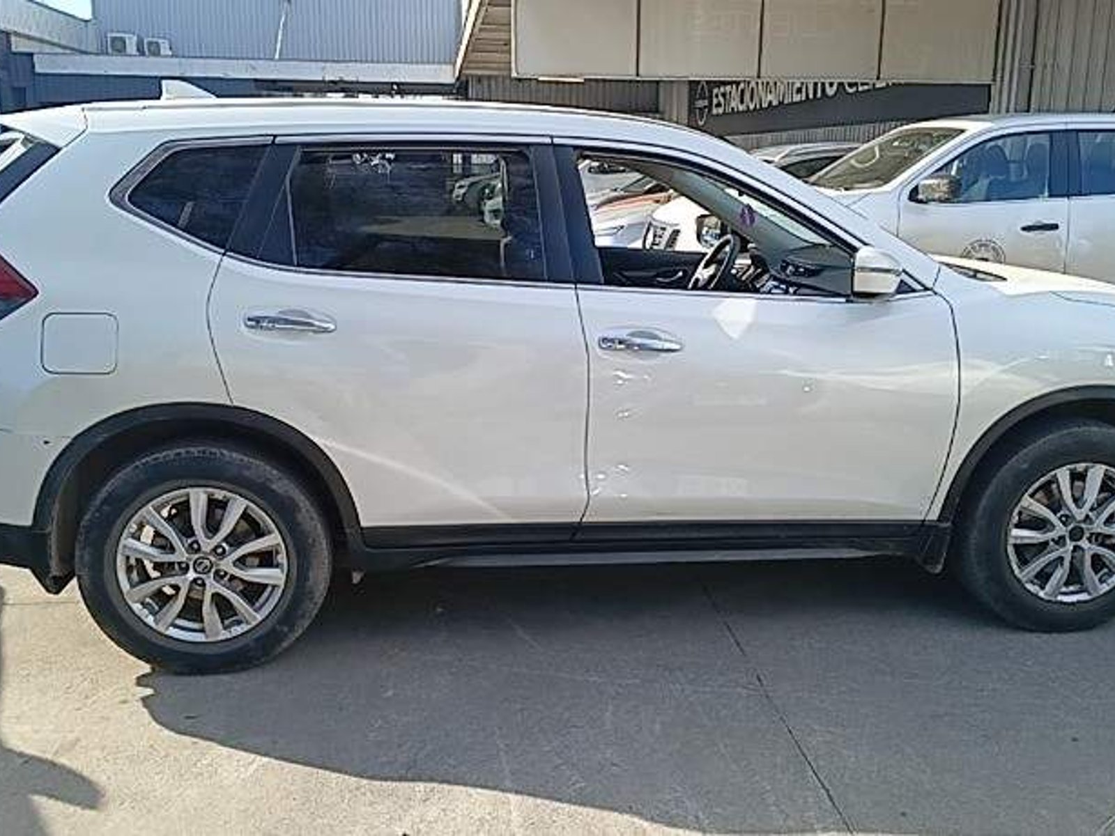 Nissan X-trail 2.5 Sense Mc 4x2 3row Cvt At 5p 2021 - Foto 3 de 5