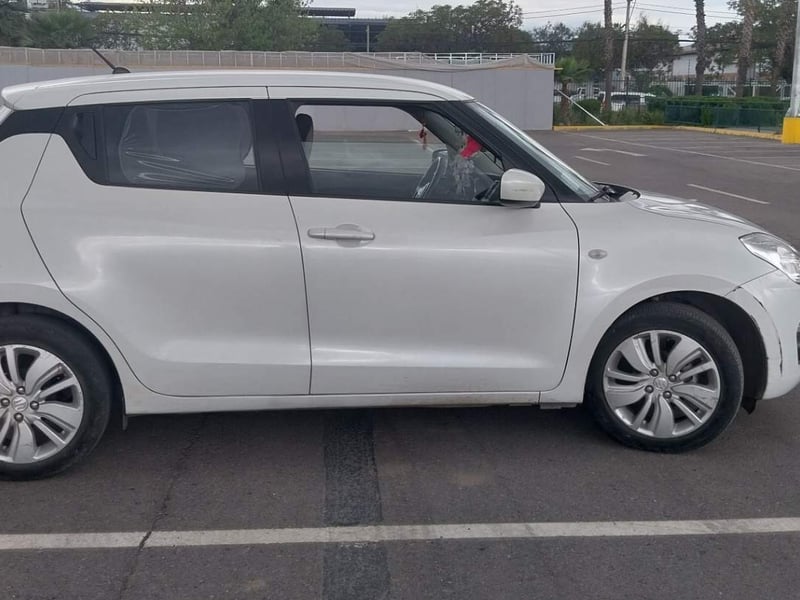 Suzuki Swift 1.2 Gls 4x2 Ac Mt 5p 2019 - Imagen 3 de 5