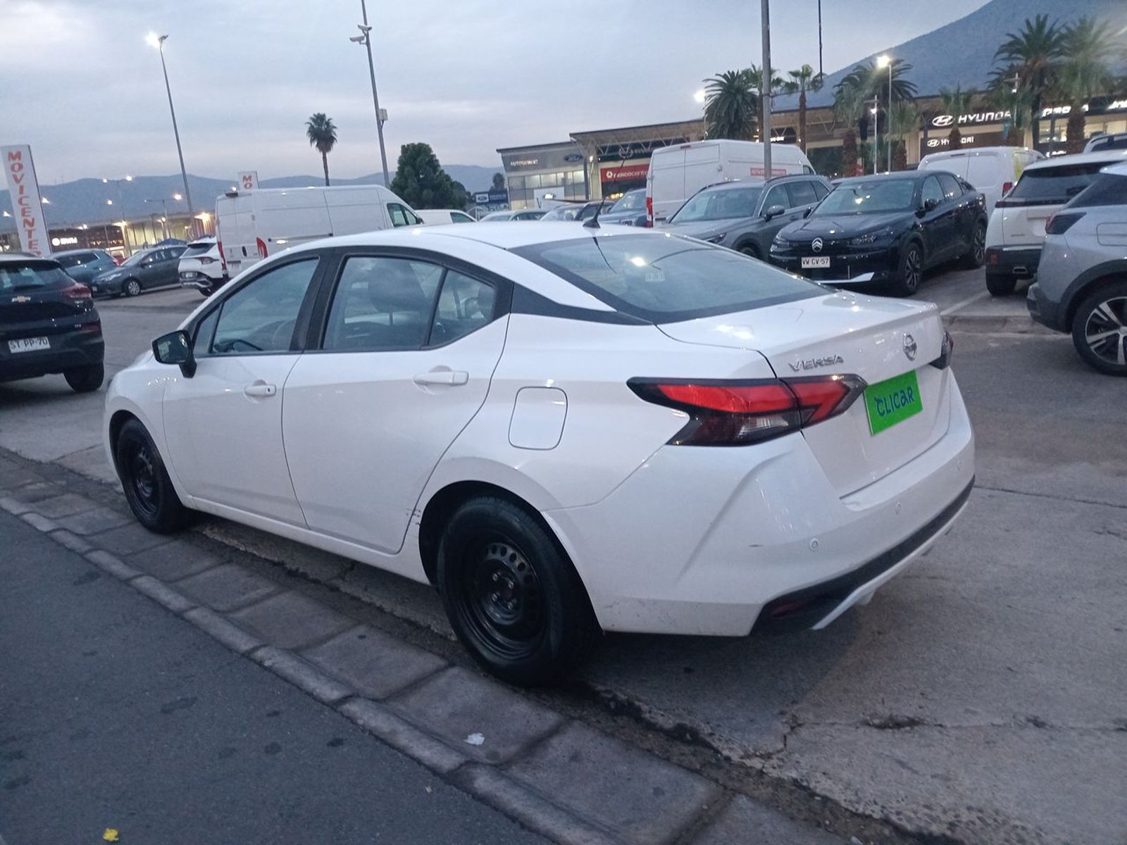 Nissan Versa 1.6 Sense 4x2 Mt 4p 2020 - Foto 5 de 8