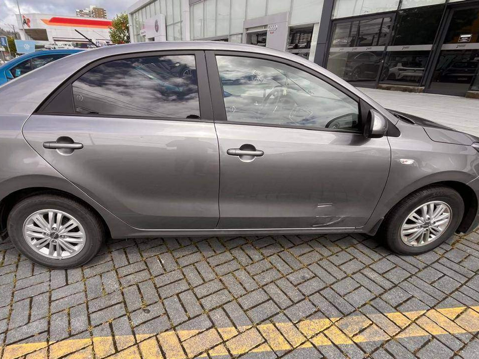 Kia Soluto 1.4 Lx 4x2 E6 Mt 4p 2025 - Foto 3 de 5